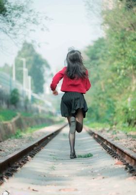 高跟鞋踩脸vk_在线观看视频